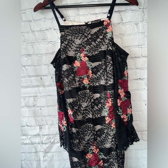 Venus Black, Red & Pink floral dress size 6 - Picture 5 of 16